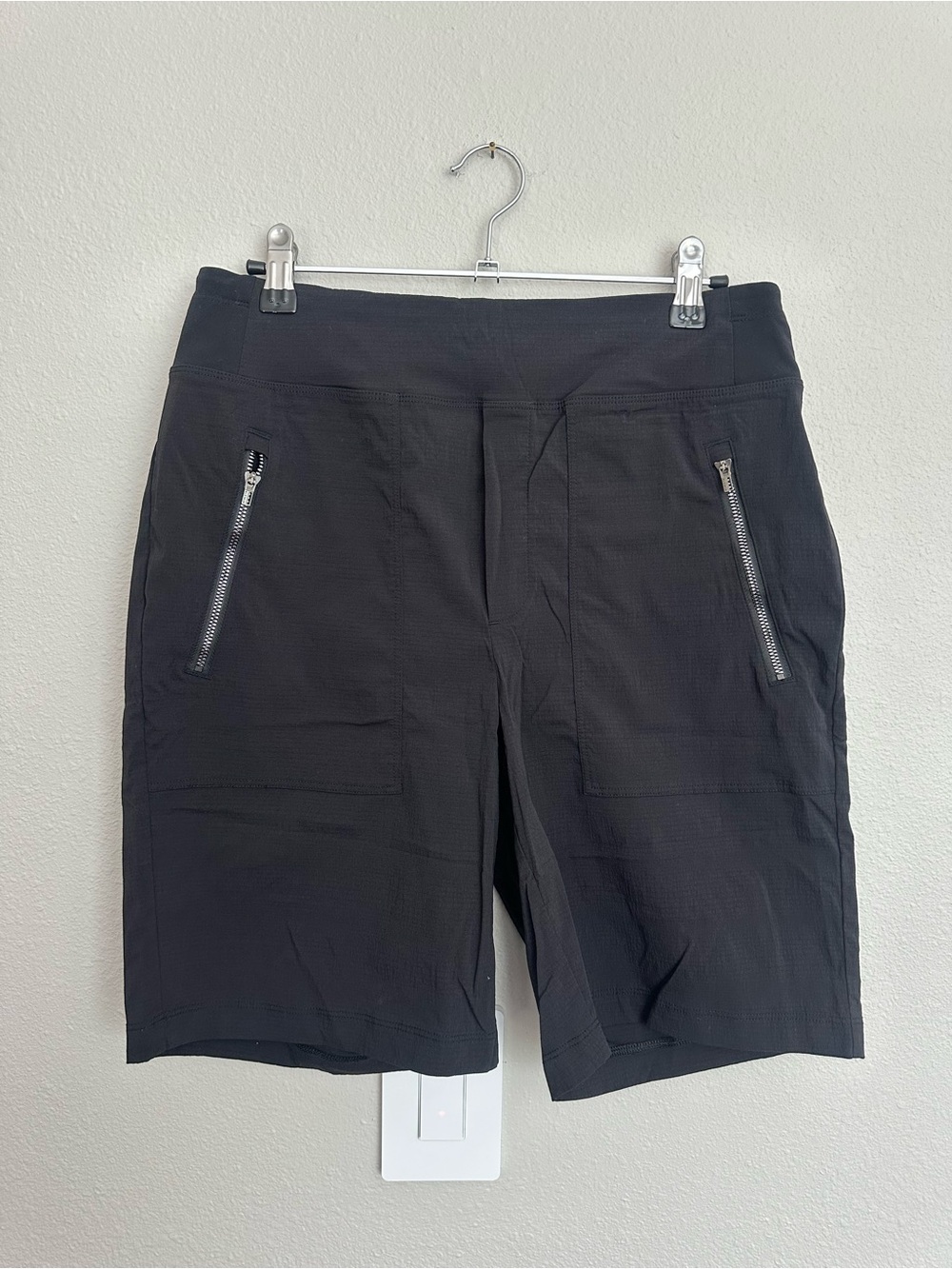 Athleta Women’s Black Performance Zip-Pocket Shorts
